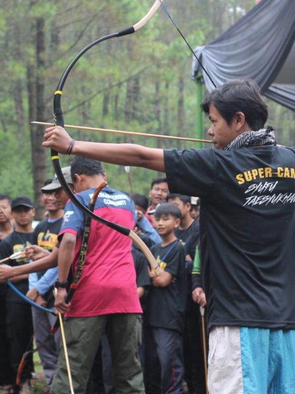 Kegiatan Panahan di acara Super Camp Shurulkhan Nie Syufu Taesyukan 2018 di Camping Ground Cibeureum, Samarang, Garut