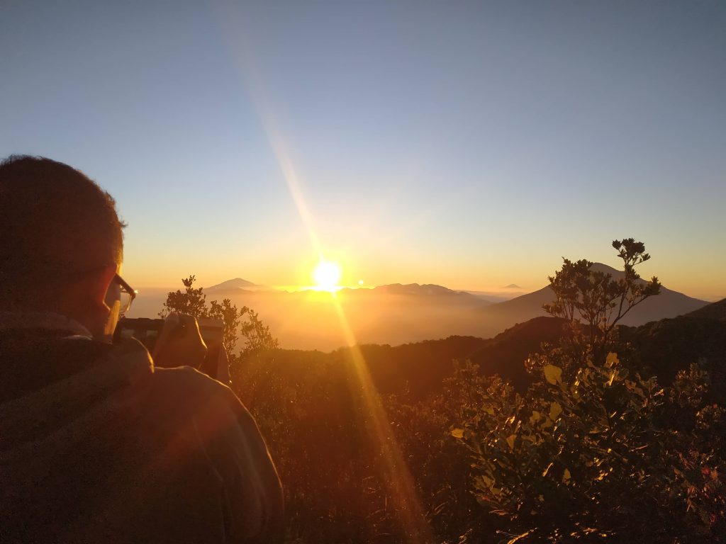 Sunrise di Gunung Papandayan Garut (Foto - Rury Dermawan Jelajah Garut)